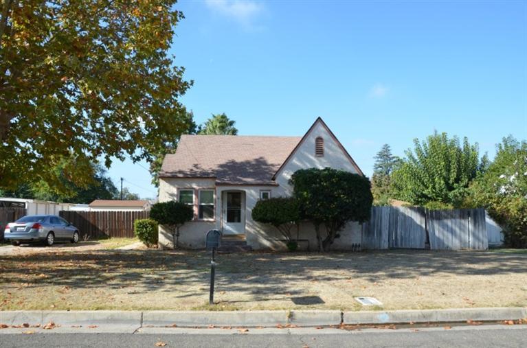 210 N Amerine Ave, Madera, CA 93637 photo 1