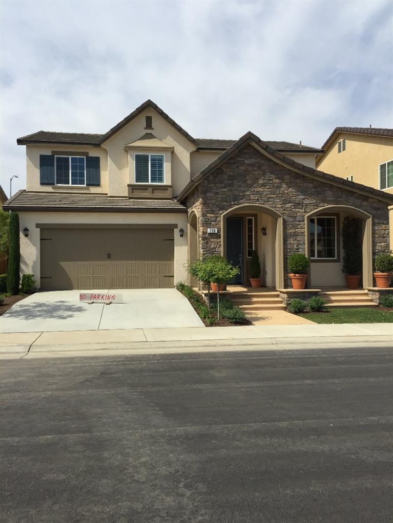 738 Whitmore Ave, Clovis, CA 93619 photo 1