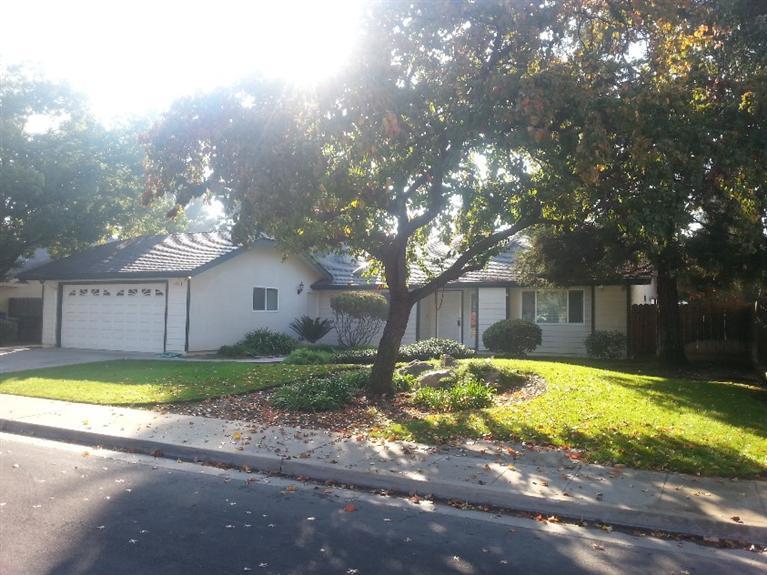 696 W Polson Ave, Clovis, CA 93612 photo 1