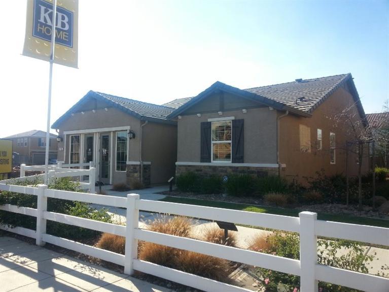 774 Kiwi St, Madera, CA 93638 photo 1