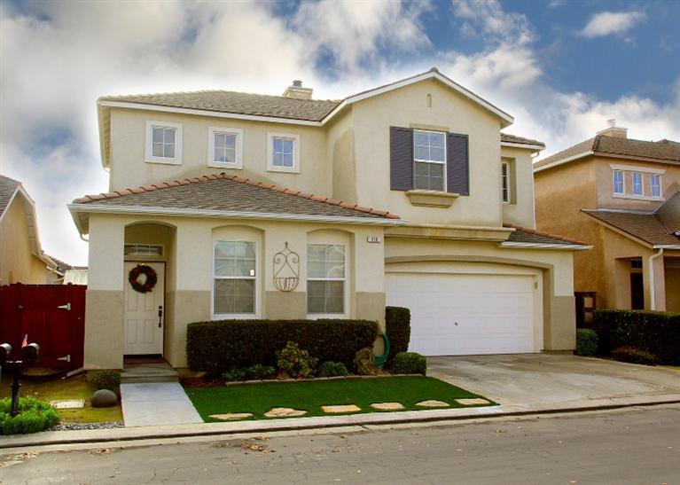 710 W Brittany Ln, Clovis, CA 93619 photo 1