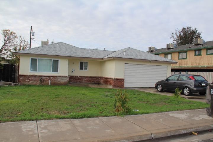 1457 Grove St, Selma, CA 93662 photo 1