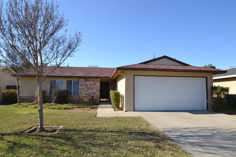 3054 Helm Ave, Clovis, CA 93612 photo 1