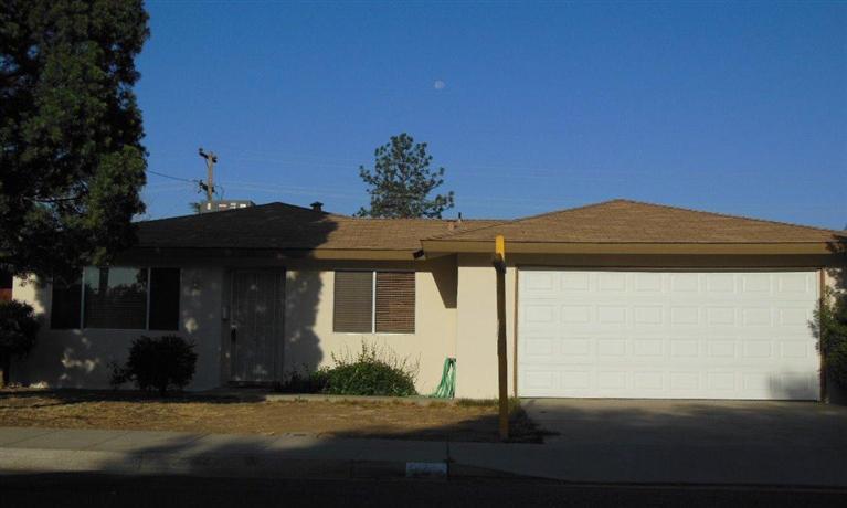 942 Russell Ave, Clovis, CA 93612 photo 1