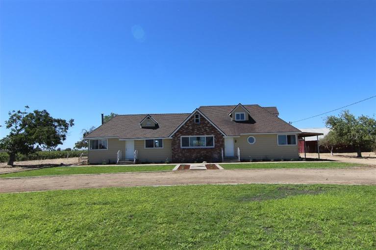 1701 E Sumner Ave, Fresno, CA 93725 photo 1