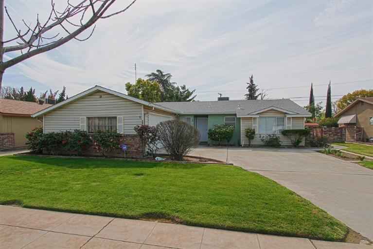 3904 E Ashlan Ave, Fresno, CA 93726 photo 1