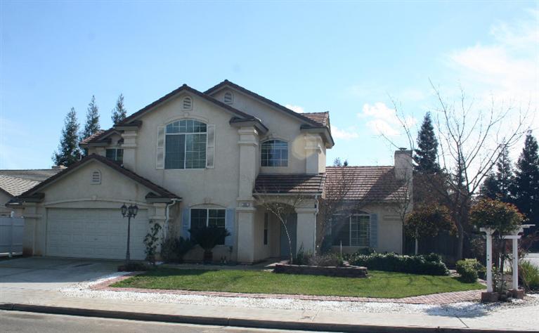 564 W Menlo Ave, Clovis, CA 93612 photo 1