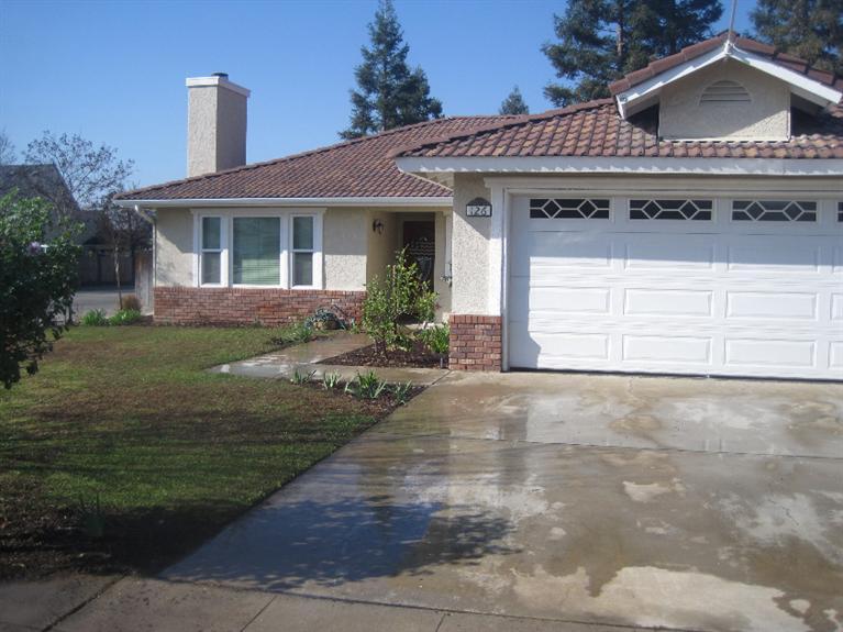 126 N Amber Ave, Clovis, CA 93611 photo 1