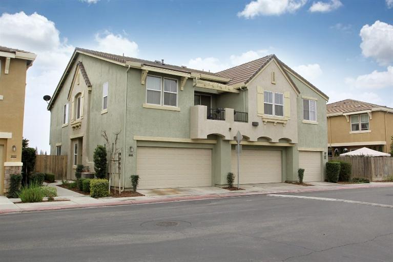 2042 Boccioni Ln, Clovis, CA 93611 photo 1
