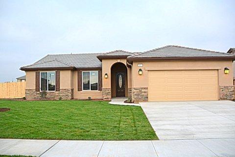 82 N Brehler Ave, Sanger, CA 93657 photo 1