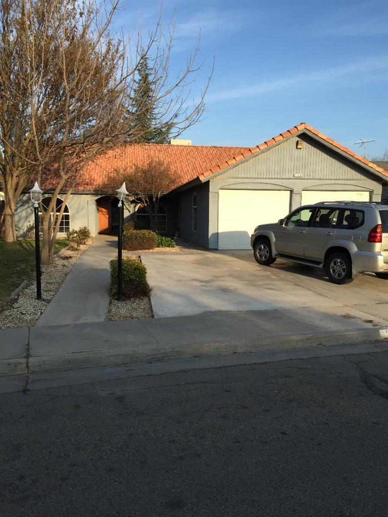 540 S Pacheco Dr, Kerman, CA 93630 photo 1