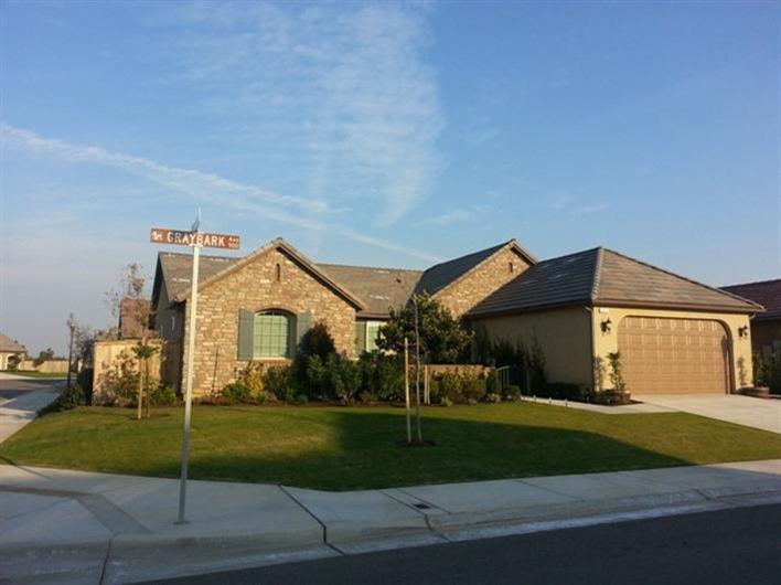 923 Graybark Ave, Clovis, CA 93619 photo 1
