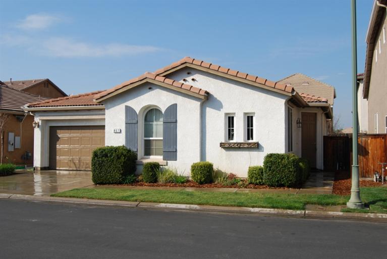 867 Toulouse Ln, Clovis, CA 93619 photo 1