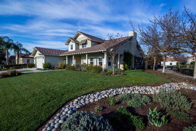 4588 N Crestmoor Ave, Clovis, CA 93619 photo 1