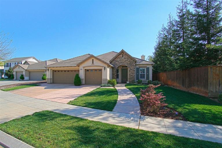 1924 Lester Ave, Clovis, CA 93619 photo 1