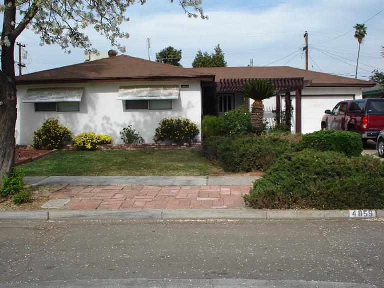 4859 E Pine Ave, Fresno, CA 93727 photo 1
