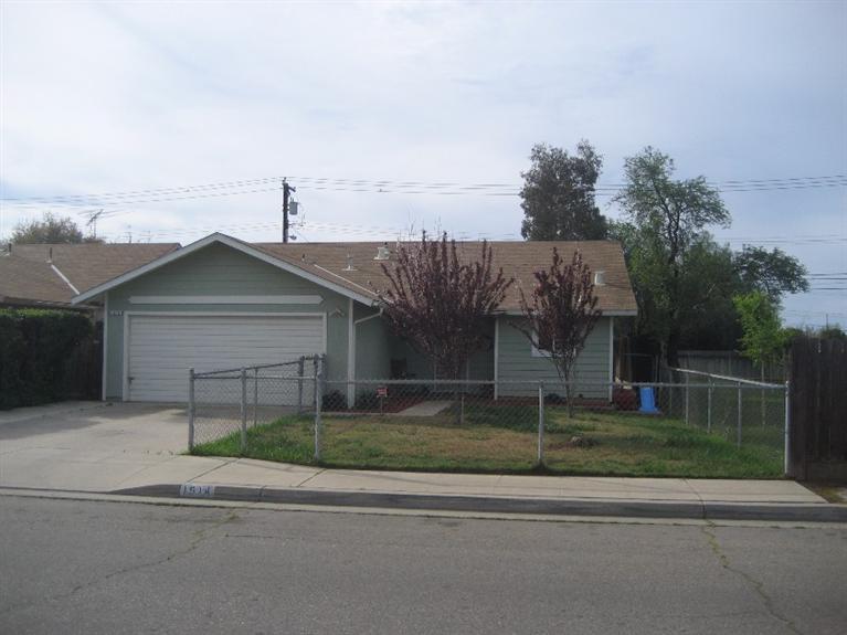 1514 Gibson Ave, Clovis, CA 93611 photo 1