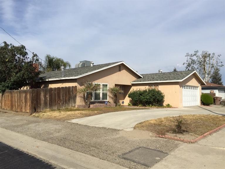 826 E Bardsley Ave, Tulare, CA 93274 photo 1