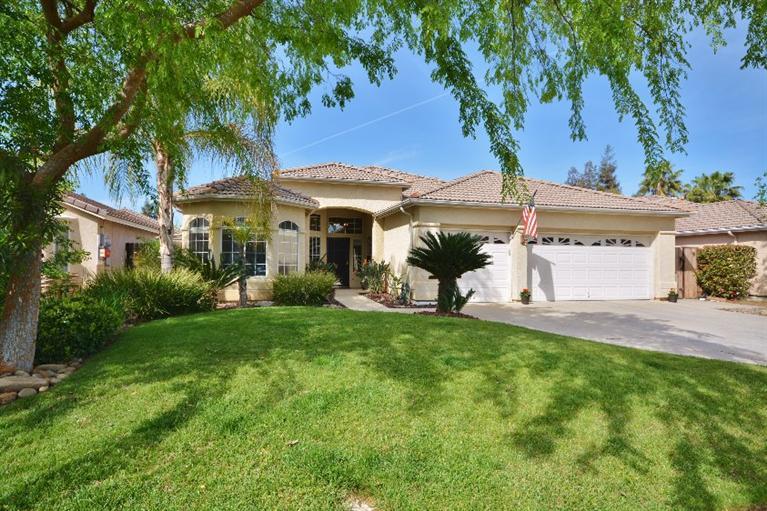 2402 E Muncie Ave, Fresno, CA 93720 photo 1