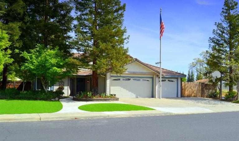 941 Burgan Ave, Clovis, CA 93611 photo 1