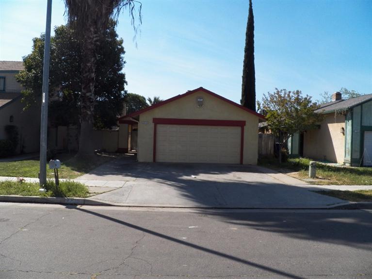 4810 E Atchison Ave, Fresno, CA 93725 photo 1
