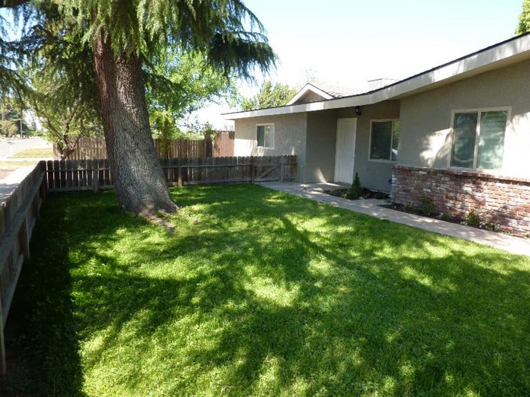 215 W Rialto Ave, Clovis, CA 93612 photo 1