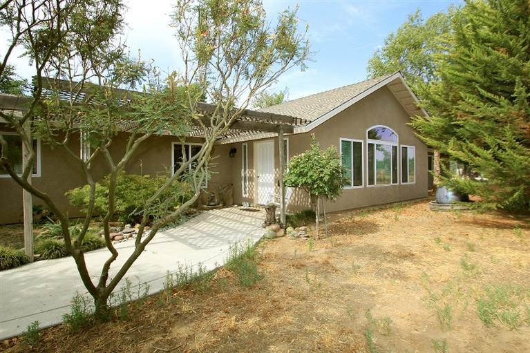 9935 E Olive Ave, Sanger, CA 93657 photo 1