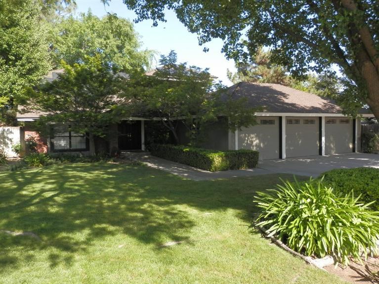 417 W Tenaya Ave, Clovis, CA 93612 photo 1
