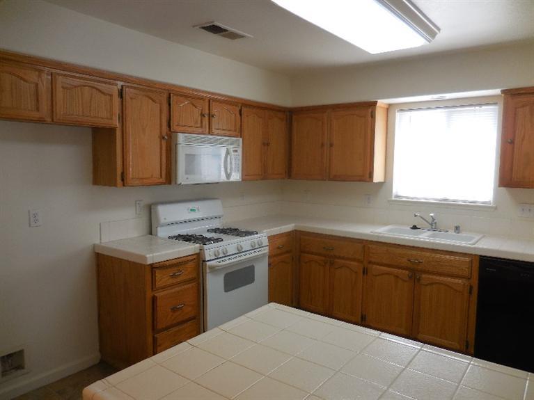 3939 Olive St, Selma, CA 93662 photo 1