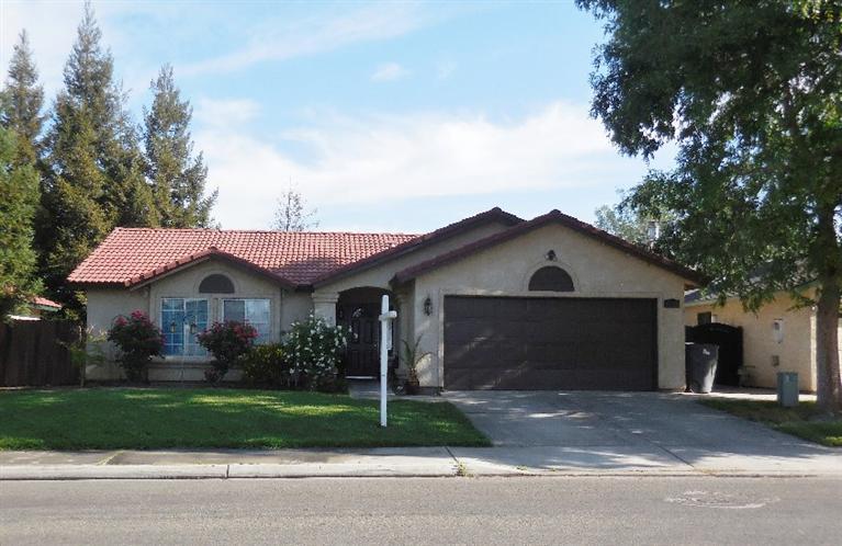 355 Madrid Ln, Madera, CA 93637 photo 1