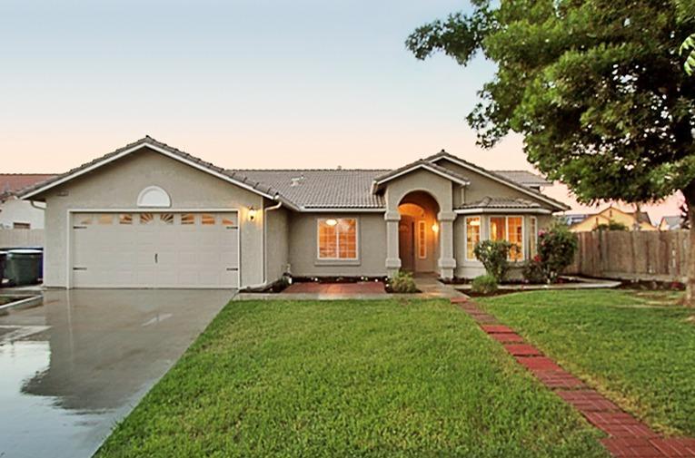 1010 Geneva Dr, Lemoore, CA 93245 photo 1