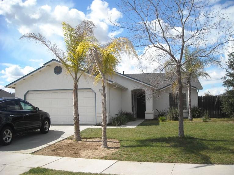 1723 Bennett Way, Sanger, CA 93657 photo 1