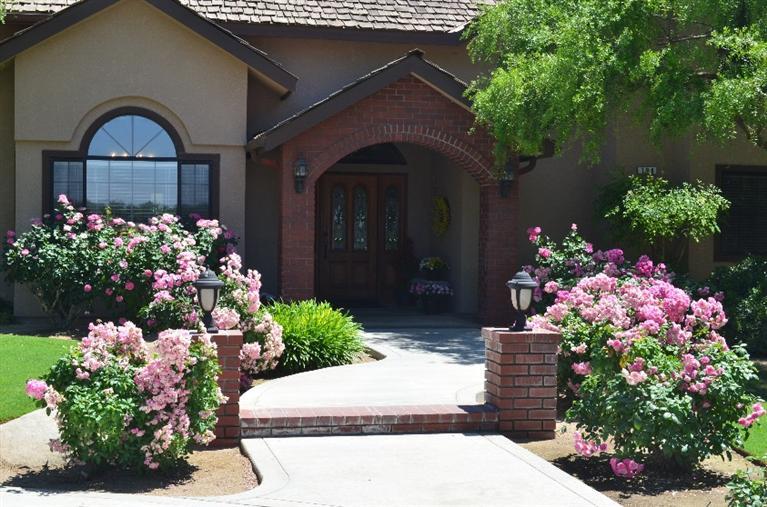 196 N Vineland Ave, Kerman, CA 93630 photo 1