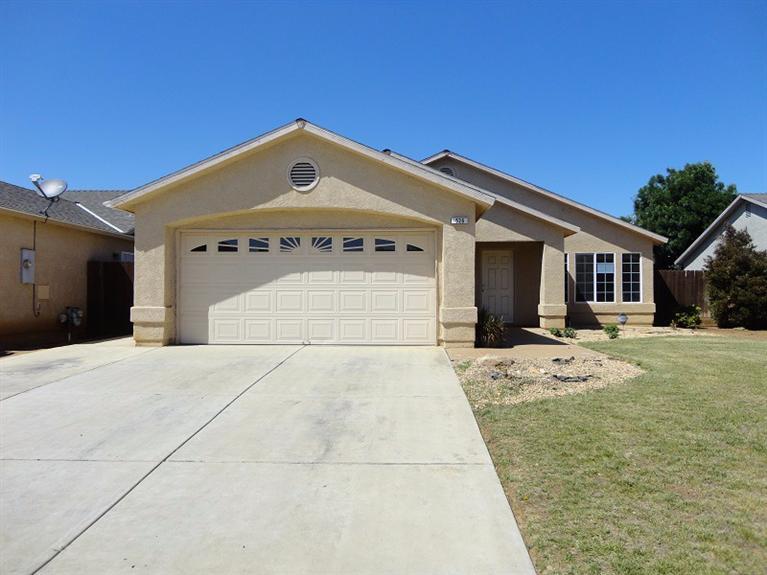526 4th St, Sanger, CA 93657 photo 1