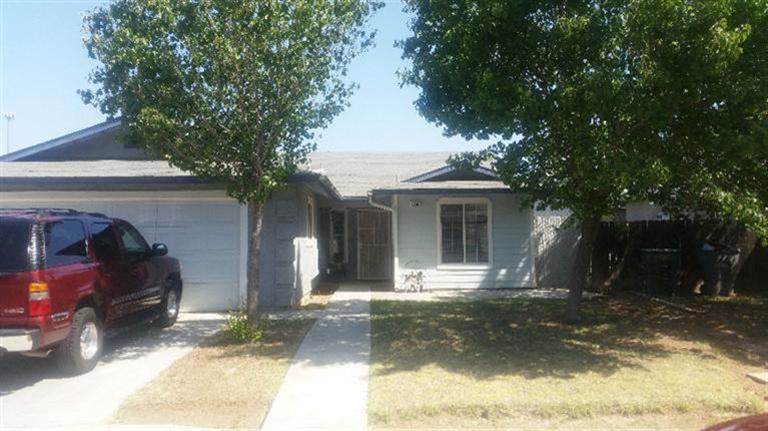 1285 Estabrook Ave, Clovis, CA 93612 photo 1