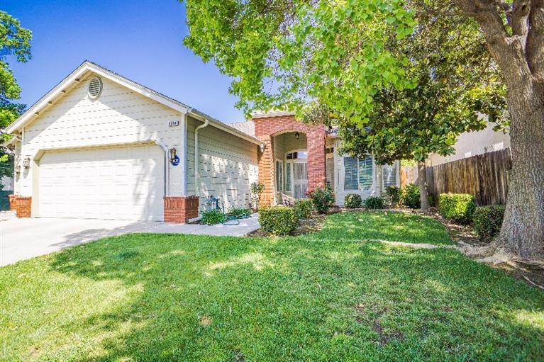 1950 Holt Ave, Sanger, CA 93657 photo 1