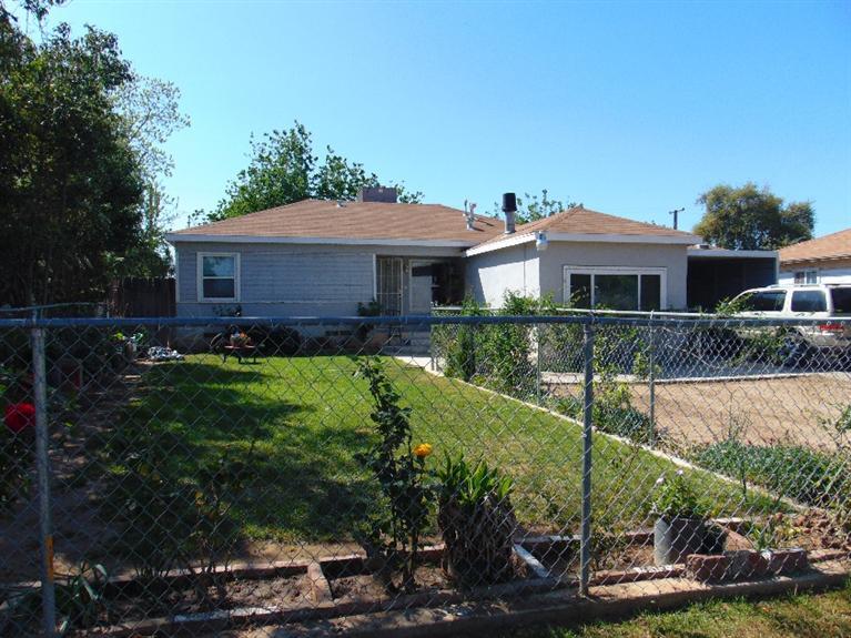 1114 Austin St, Madera, CA 93638 photo 1