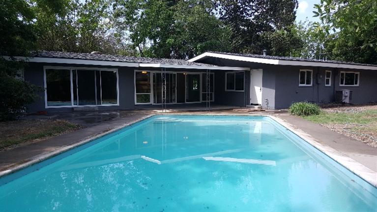 2949 E Joaquin Pl, Fresno, CA 93726 photo 1