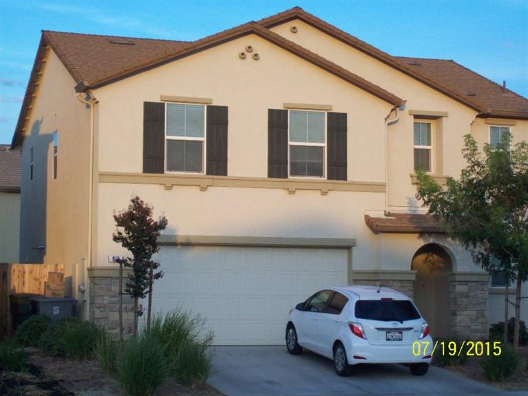 613 Hacienda St, Madera, CA 93638 photo 1