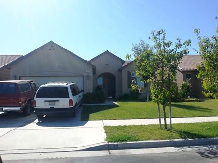 211 S Walnut Ave, Kerman, CA 93630 photo 1