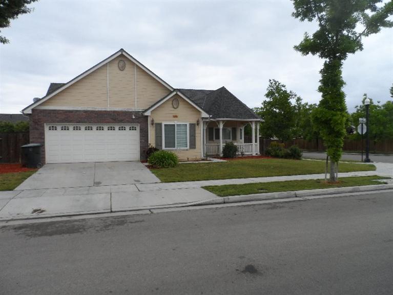 286 E Olson Ave, Reedley, CA 93654 photo 1