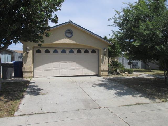 13752 E Amigo Dr, Parlier, CA 93648 photo 1