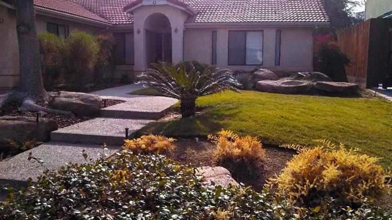 1661 E Deyoung Dr, Fresno, CA 93720 photo 1