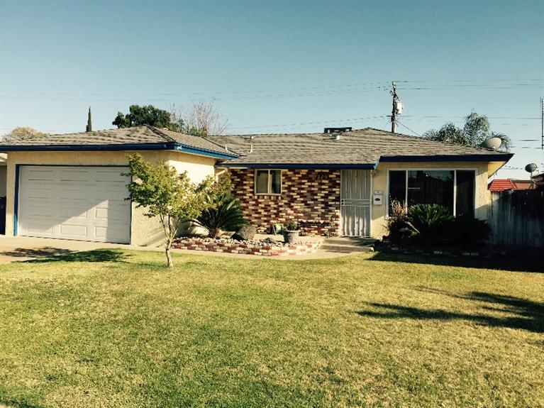 476 W Twain Ave, Clovis, CA 93612 photo 1