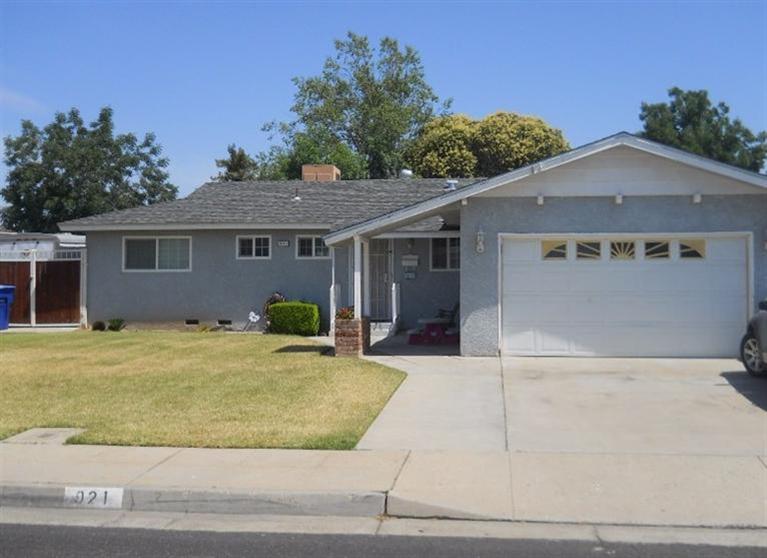 921 W Holland Ave, Clovis, CA 93612 photo 1