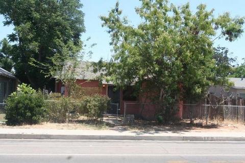 718 Faller Ave, Sanger, CA 93657 photo 1