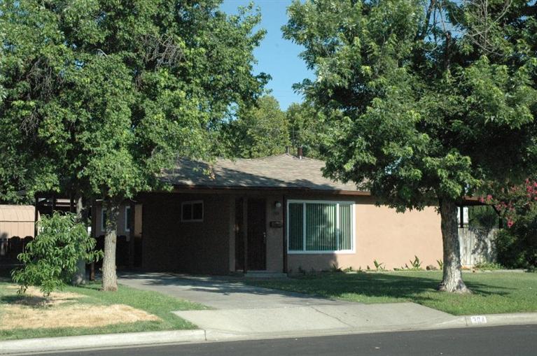 304 Oxford Ave, Clovis, CA 93612 photo 1