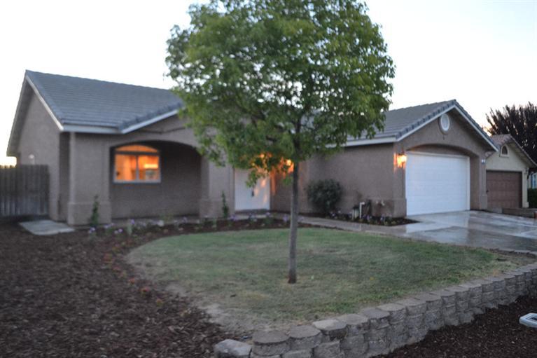 19 St Tropez Dr, Madera, CA 93637 photo 1