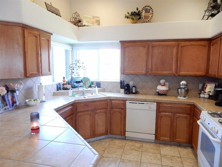 15888 W San Joaquin Ave, Kerman, CA 93630 photo 1