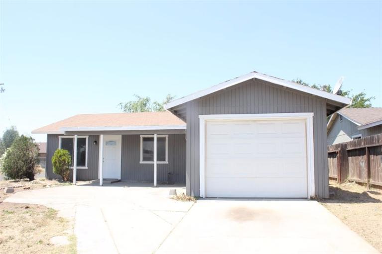 300 Kenney Ct, Madera, CA 93638 photo 1